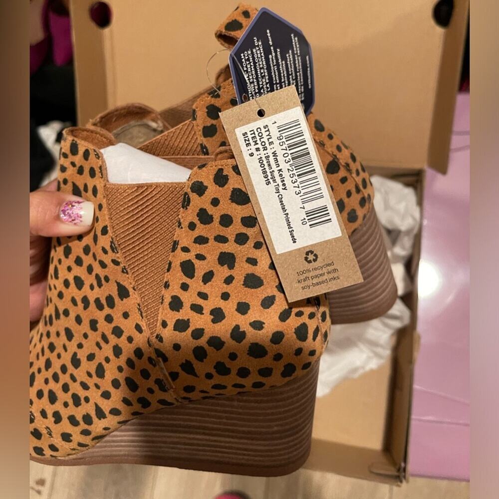 TOMS Kelsey Ankle Boot - Color: Brown Sugar Tiny Cheetah Printed Suede - NWT 9 - Picture 3 of 7